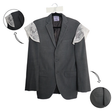 Cargar imagen en el visor de la galería, Upcycled Blazer con Encaje