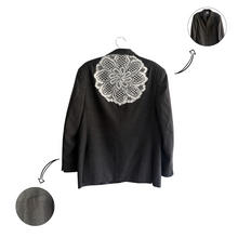 Cargar imagen en el visor de la galería, Upcycled Blazer con Encaje