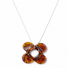 Load image into Gallery viewer, Violeta Flower Necklace
