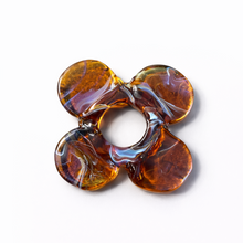 Load image into Gallery viewer, Violeta Flower Necklace
