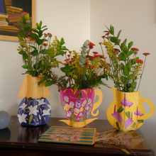 Cargar imagen en el visor de la galería, Flower Vase
