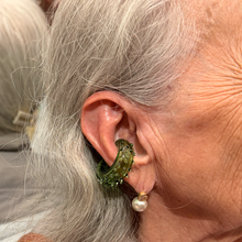 Cargar imagen en el visor de la galería, Pickle You Earcuff
