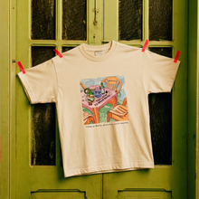 Cargar imagen en el visor de la galería, Camiseta Too Latin to Wear Beige
